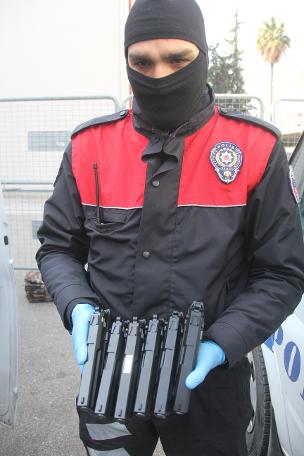 Ticari araçtan cephanelik çıktı