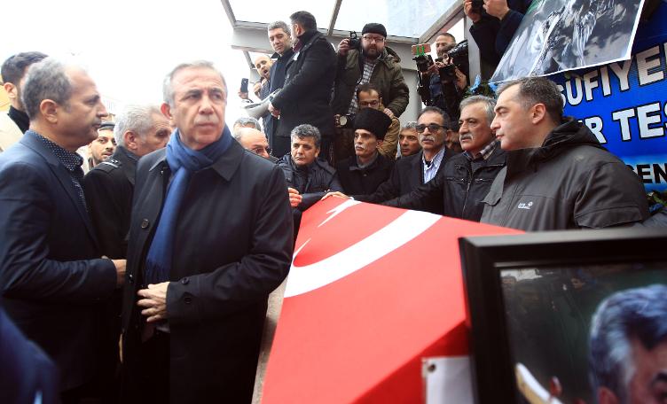 Ozan Arif'in cenazesinde dikkat çeken iki isim (16.02.2019)