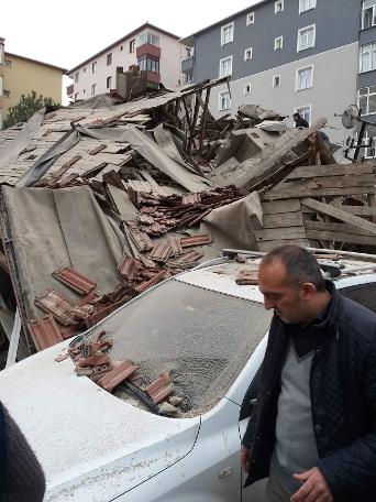 Kartal'da çöken binadan kareler
