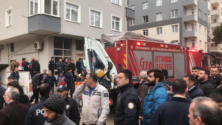 Kartal'da çöken binadan kareler