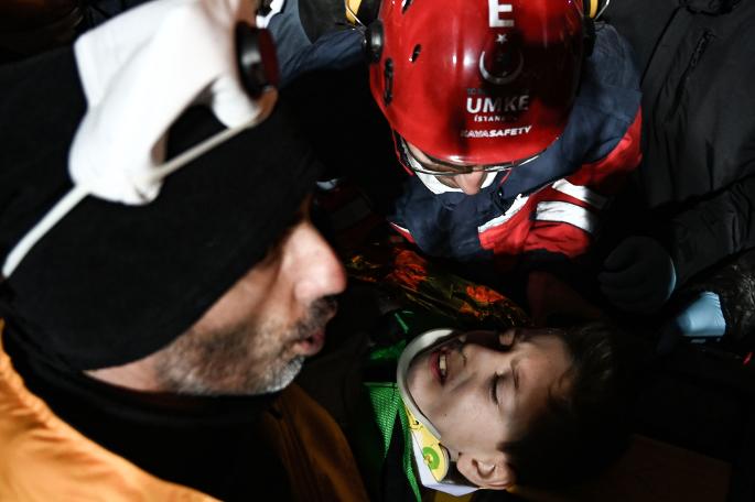 Kartal'da çöken binadan kareler