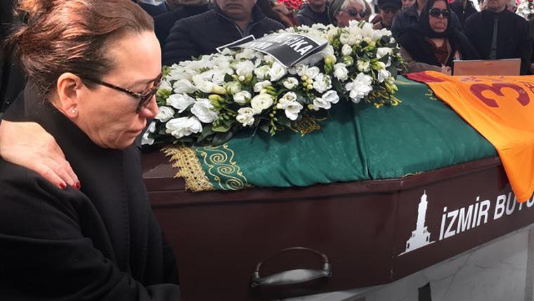 Demet Akbağ'ın eşi Zafer Çika'nın cenaze töreni sonrasında şoke eden olay!