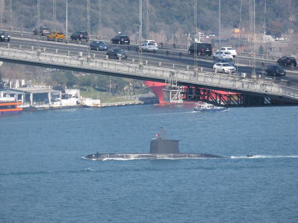 11 savaş gemisi aynı anda İstanbul Boğazı'nda