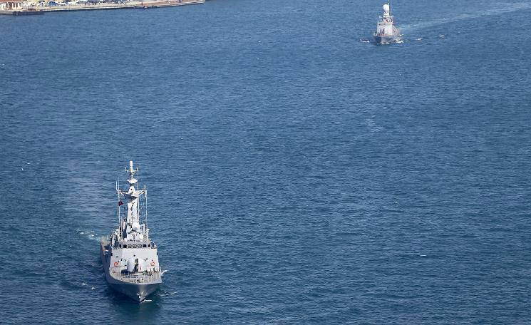 11 savaş gemisi aynı anda İstanbul Boğazı'nda