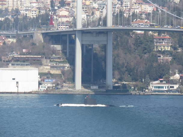 11 savaş gemisi aynı anda İstanbul Boğazı'nda