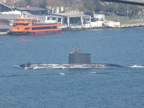 11 savaş gemisi aynı anda İstanbul Boğazı'nda