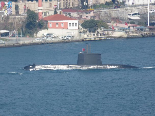 11 savaş gemisi aynı anda İstanbul Boğazı'nda