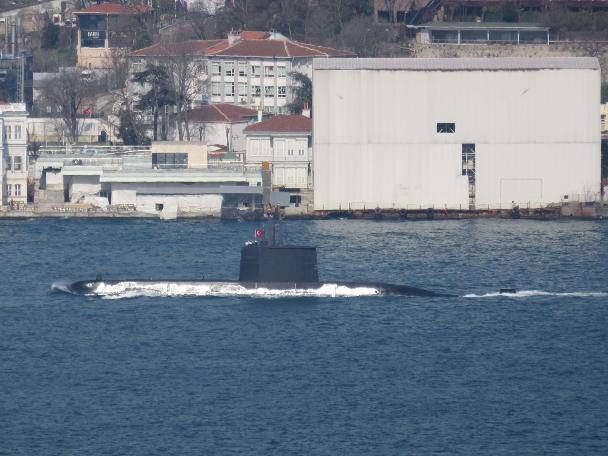 11 savaş gemisi aynı anda İstanbul Boğazı'nda