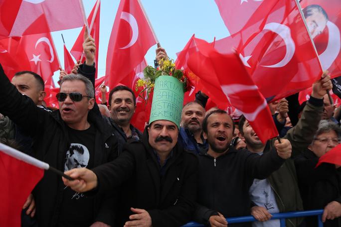 Onbinlerci kişi Maltepe'de buluştu