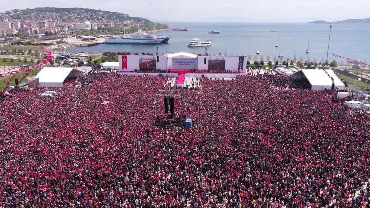 Onbinlerci kişi Maltepe'de buluştu