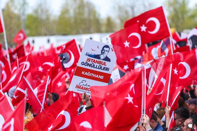 Onbinlerci kişi Maltepe'de buluştu