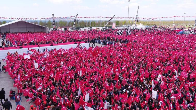 Onbinlerci kişi Maltepe'de buluştu