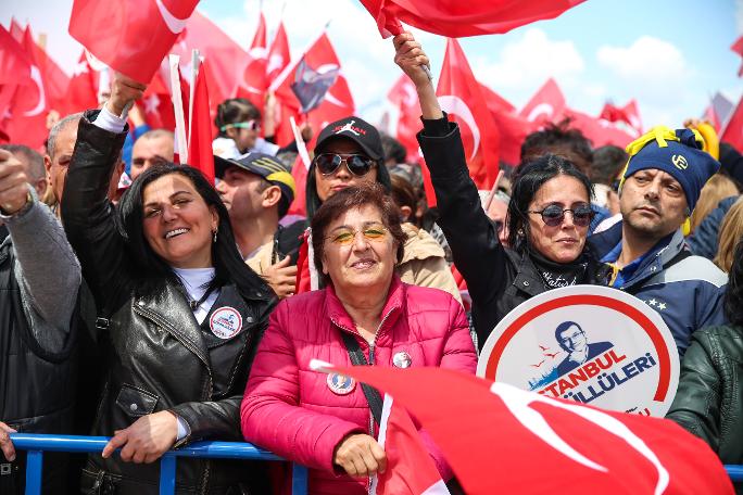 Onbinlerci kişi Maltepe'de buluştu