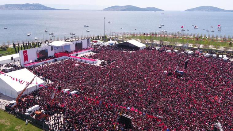 Onbinlerci kişi Maltepe'de buluştu