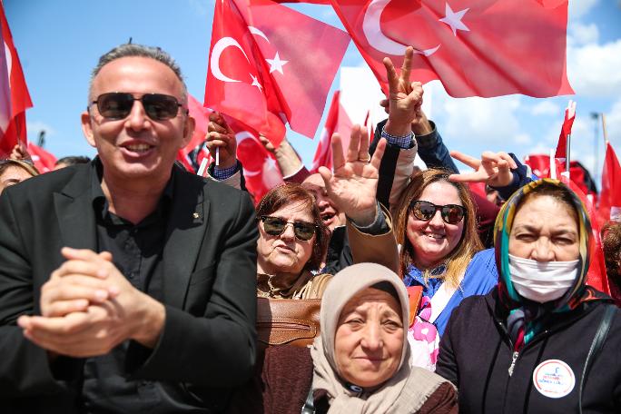 Onbinlerci kişi Maltepe'de buluştu