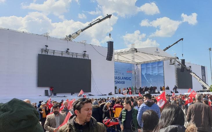 Onbinlerci kişi Maltepe'de buluştu