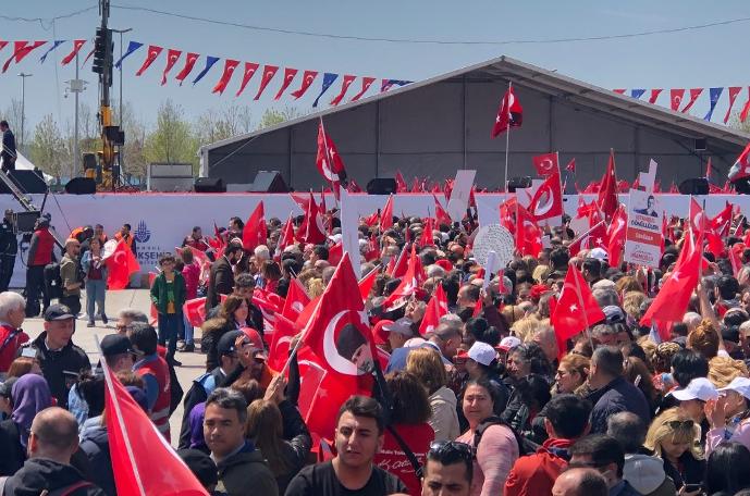 Onbinlerci kişi Maltepe'de buluştu