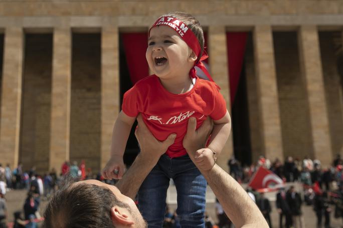 Anıtkabir'de 23 Nisan... Yurttaş Ata'sına koştu