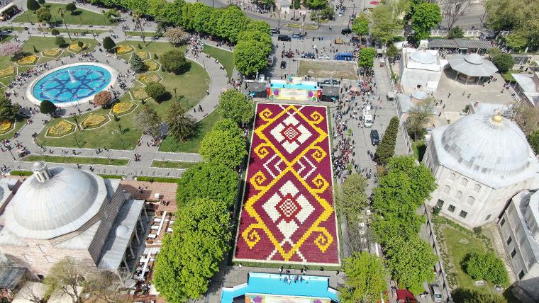 Sultanahmet'e 1460 metrekarelik lale halı (25.04.2019)