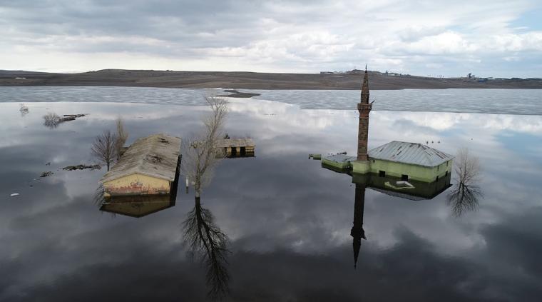 Sular altında kalan cami ilk kez havadan görüntülendi (07.04.2019)