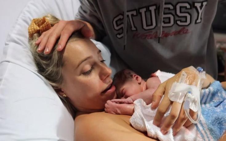 Ünlü youtuber doğum anını yayınladı