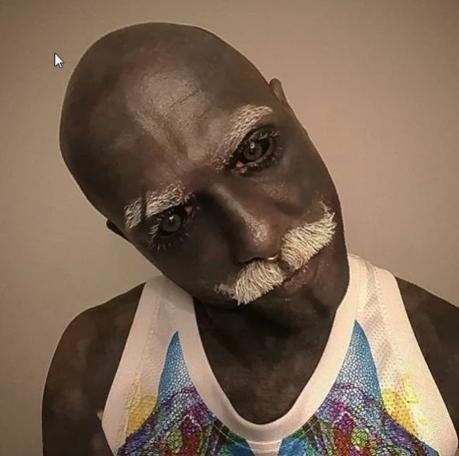 Dövme bağımlısı adam dudak uçuklattı!