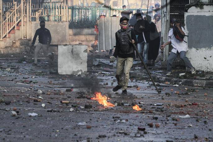 Endonezya'da seçim sonucu ülkeyi karıştırdı