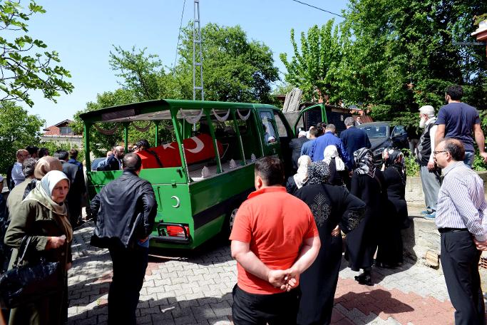 AKP yöneticileri, 'Atatürk'le zerre muhabbeti olan cenazeme gelmesin' diyen Mısıroğlu’nun cenazesine katıldı