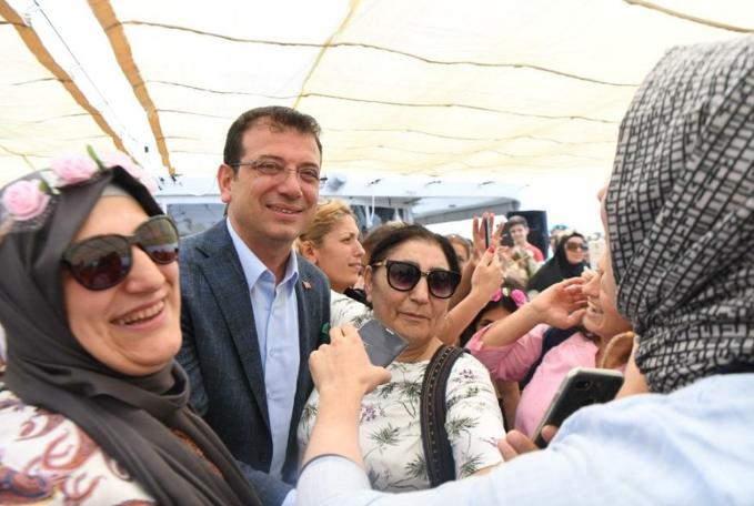 İmamoğlu, Maltepeli kadınlarla tekne turunda buluştu