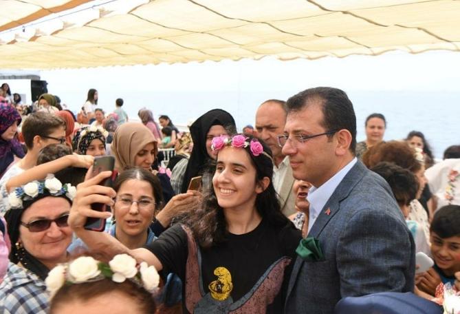 İmamoğlu, Maltepeli kadınlarla tekne turunda buluştu