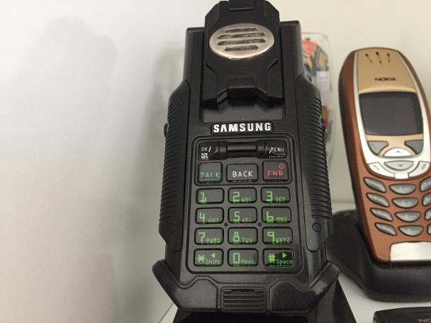 15 yıldır cep telefonu biriktiriyor