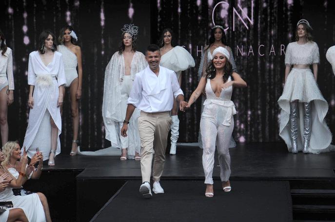 İrem Derici, Çeşme'de podyuma çıktı