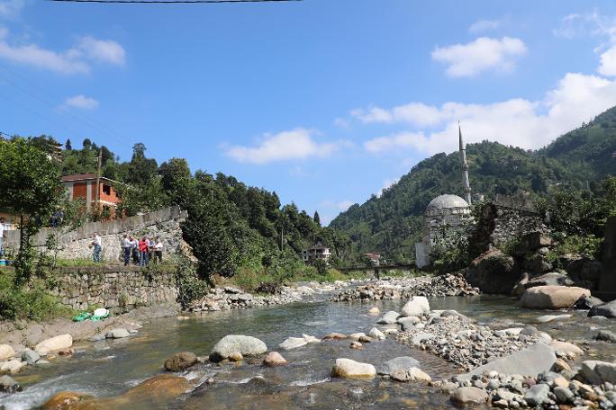 Rize'de koruma altındaki tarihi Ambarlık Kemer Köprü yıkıldı
