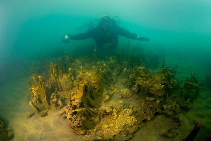 Van Gölü'ne su altı zenginlikleri için dalıyorlar