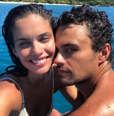 Model Sara Sampaio ve sevgilisi Oliver Ripley'in benzerliği dikkat çekiyor