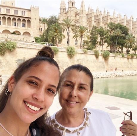 Nilüfer Yumlu, evlatlık edindiği kızının doğum gününü kutladı