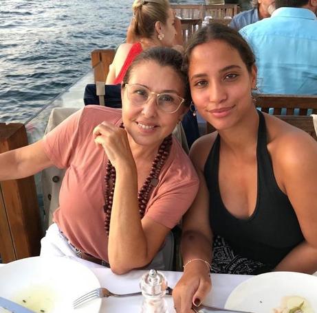 Nilüfer Yumlu, evlatlık edindiği kızının doğum gününü kutladı