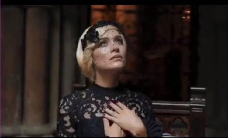 Belçim Bilgin yeni imajıyla şaşırttı