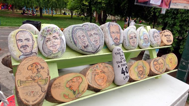 Karikatür aşkı 49 yıldır farklı materyallerle devam ediyor