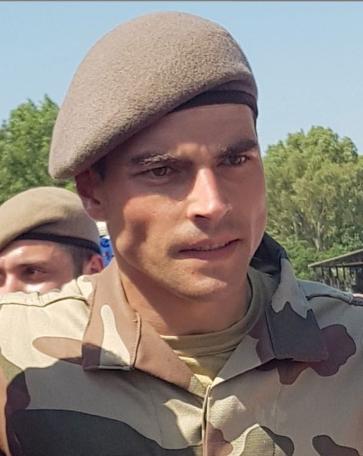 Ünlü isimlerin bedelli askerlik fotoğrafları