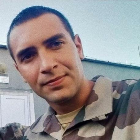 Ünlü isimlerin bedelli askerlik fotoğrafları