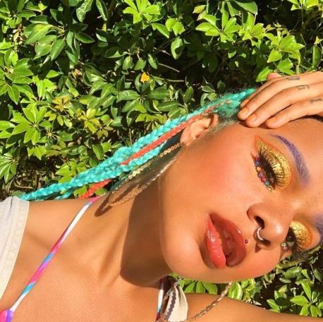 Sosyal medya fenomeni dakikalar içinde kel kaldı!