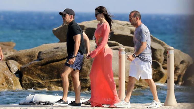 Adriana Lima, Emir Uyar ile el ele görüntülendi