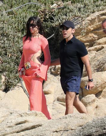 Adriana Lima, Emir Uyar ile el ele görüntülendi