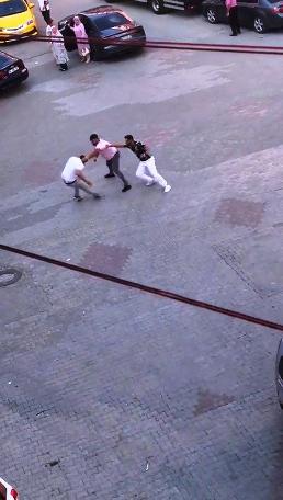 Yumruklar ve tekmeler havalarda uçuştu!