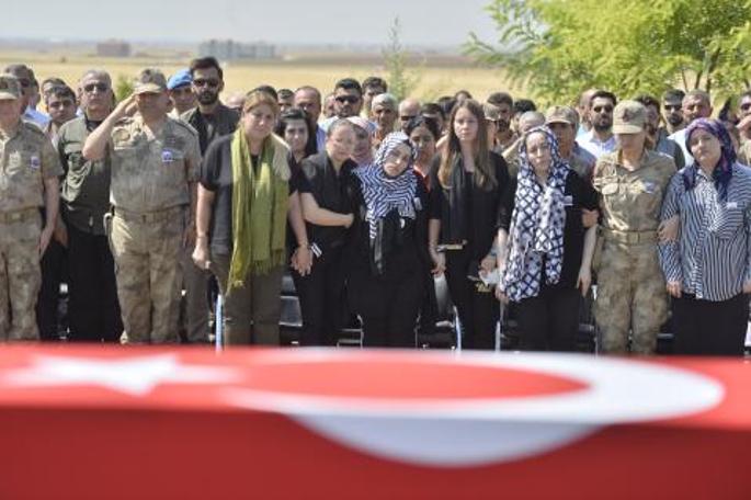 50 günlük Elçin babasını uğurladı!