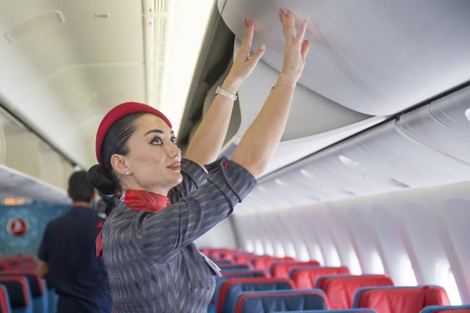 İşte THY'nin yeni üniformaları: Etekler diz altı, pantolon var