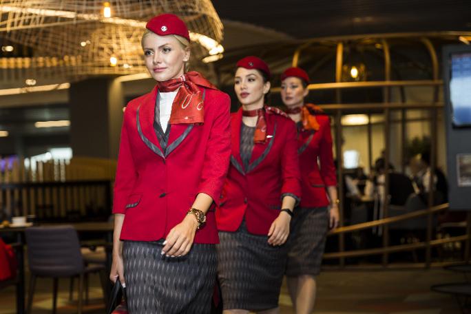 İşte THY'nin yeni üniformaları: Etekler diz altı, pantolon var