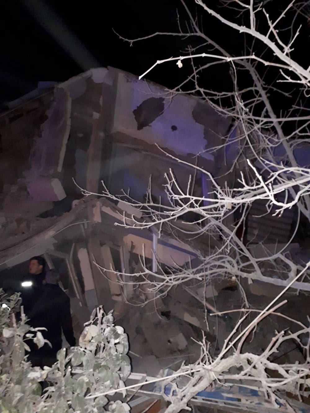 Deprem bölgesinden çarpıcı görüntüler