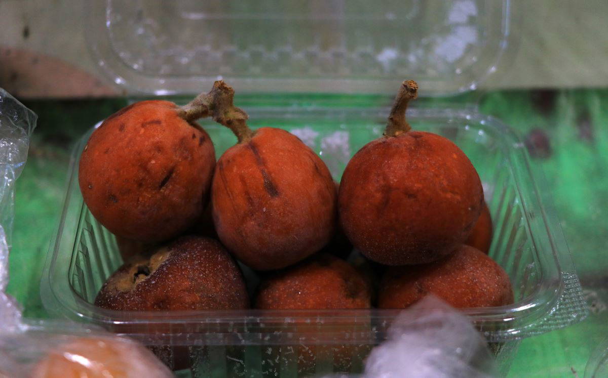 Aşeren kadınların eşleri soluğu bu manavda alıyor